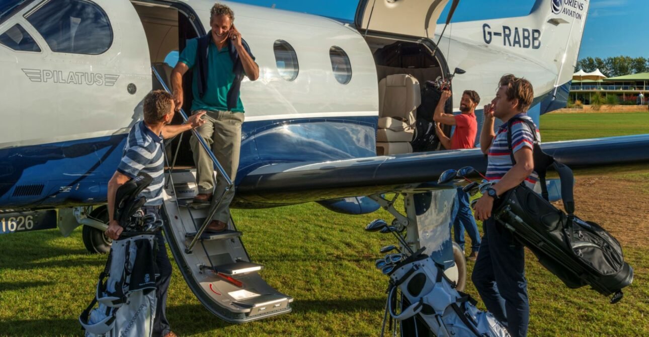 El arte de viajar con los palos: Guía de supervivencia para el golfista nómada